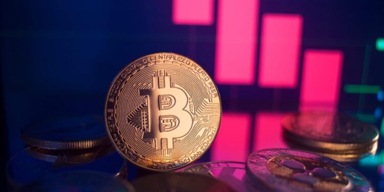 比特币陷 9 万美元保卫战！Bitfinex 分析师警告「市场结构脆弱、易受冲击」缩略图