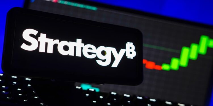 Strategy 股价崩跌 66% 还能买？投行下修目标价、潜在涨幅仍达 150%缩略图