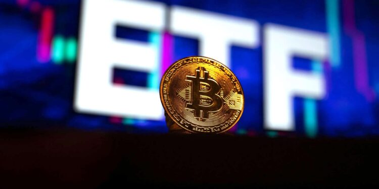比特币现货 ETF 大失血：单周净流出 13.3 亿美元，创近一年最惨纪录缩略图