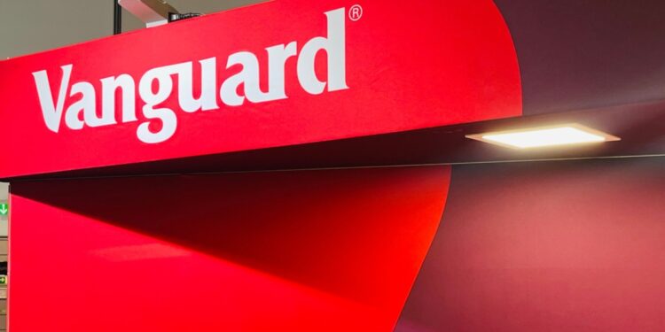 传统金融「最硬堡垒」大解封！Vanguard 破天荒开放加密货币 ETF 交易缩略图